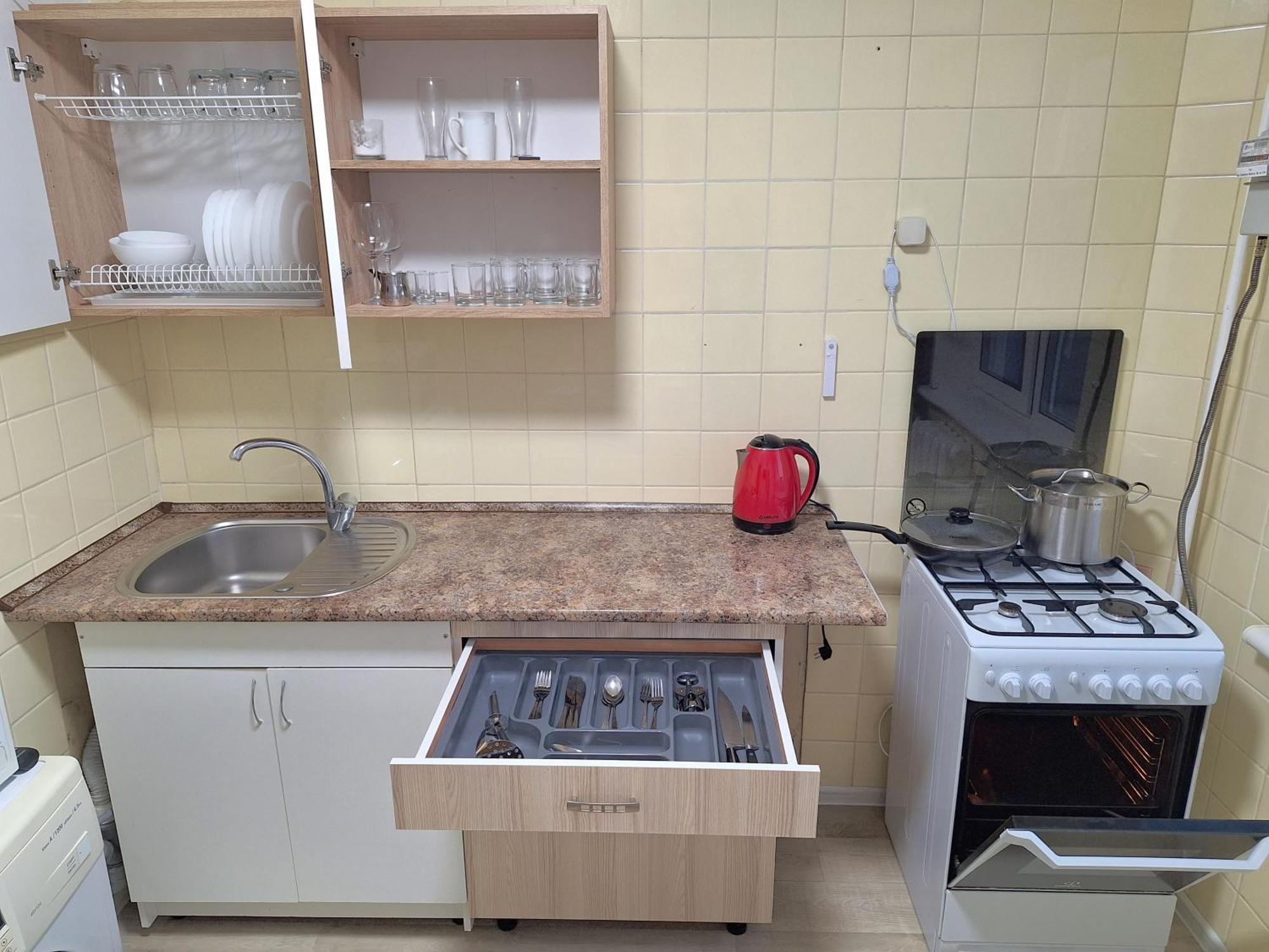 Alex Apartments: Balcony Rooms with Business-Friendly 24/7 Self Check-In Poltava Exterior photo