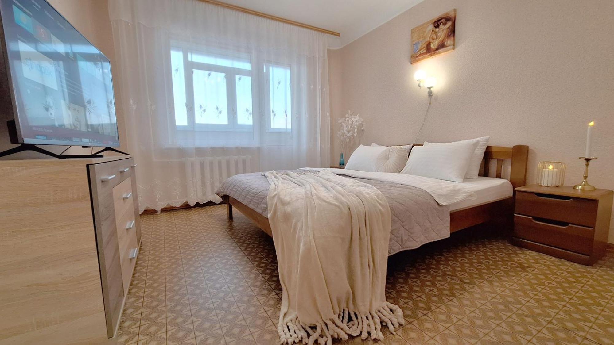 Alex Apartments: Balcony Rooms with Business-Friendly 24/7 Self Check-In Poltava Exterior photo