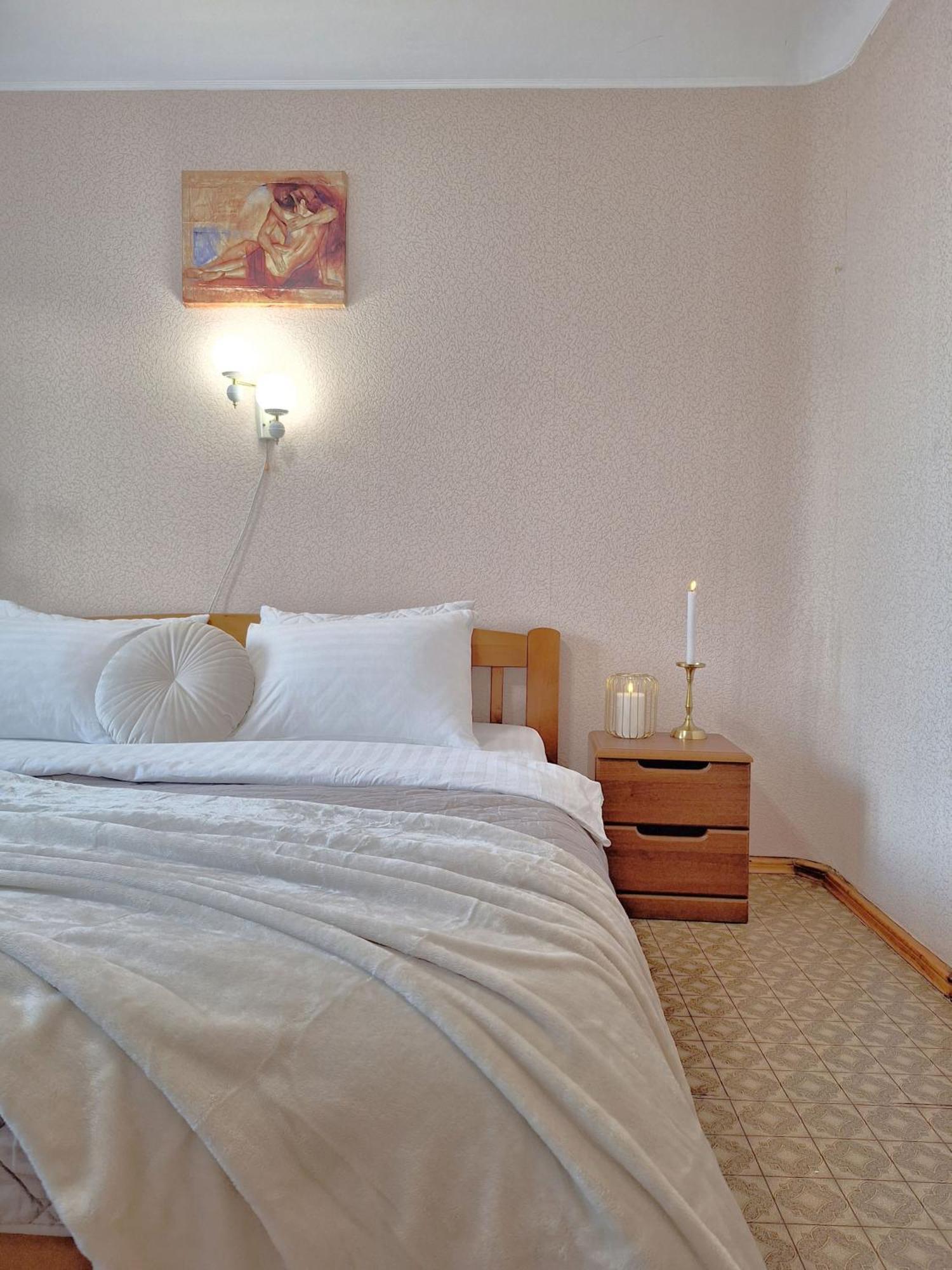 Alex Apartments: Balcony Rooms with Business-Friendly 24/7 Self Check-In Poltava Exterior photo