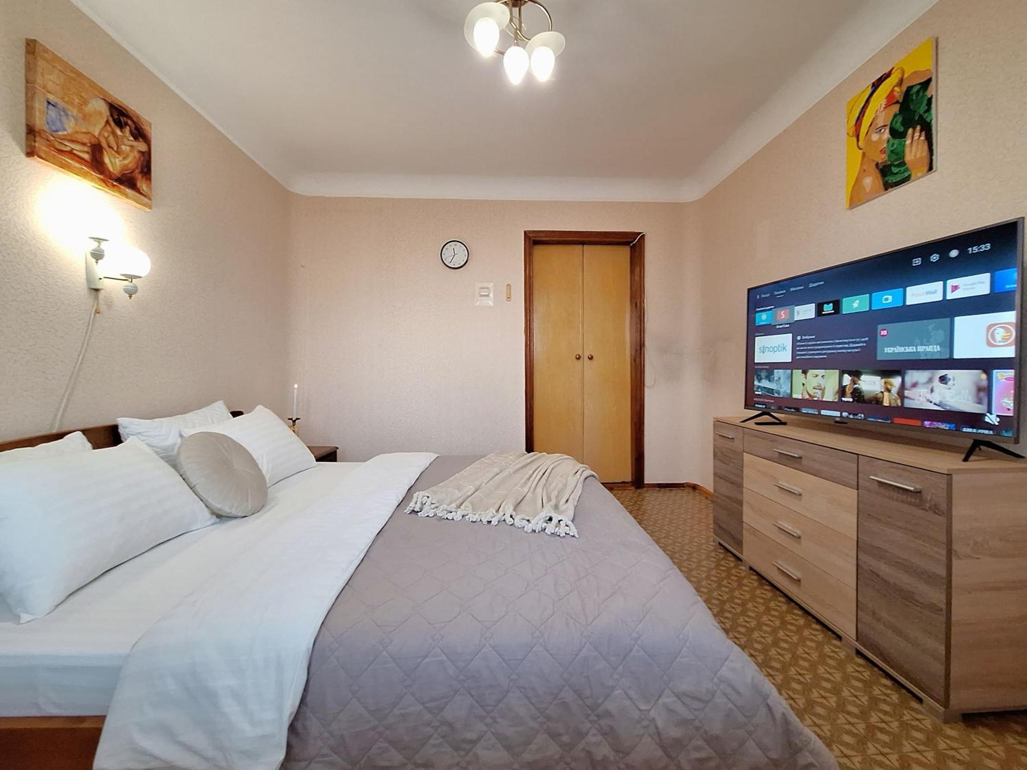 Alex Apartments: Balcony Rooms with Business-Friendly 24/7 Self Check-In Poltava Exterior photo