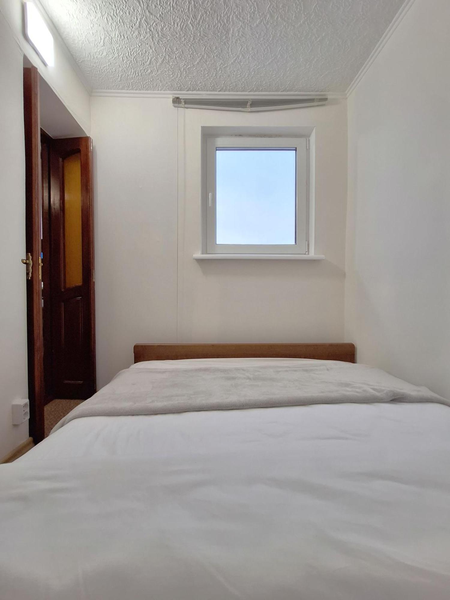 Alex Apartments: Balcony Rooms with Business-Friendly 24/7 Self Check-In Poltava Exterior photo