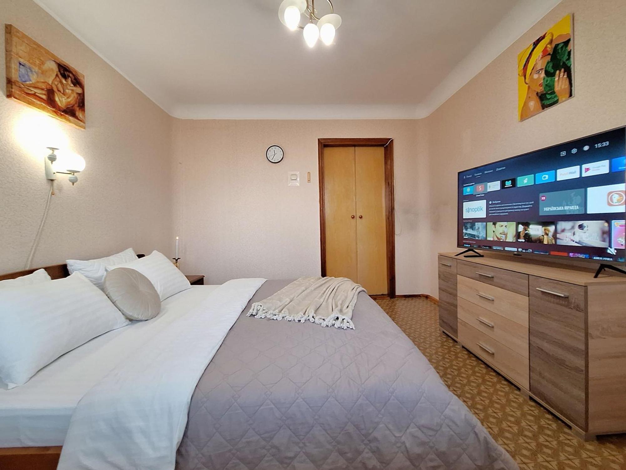 Alex Apartments: Balcony Rooms with Business-Friendly 24/7 Self Check-In Poltava Exterior photo
