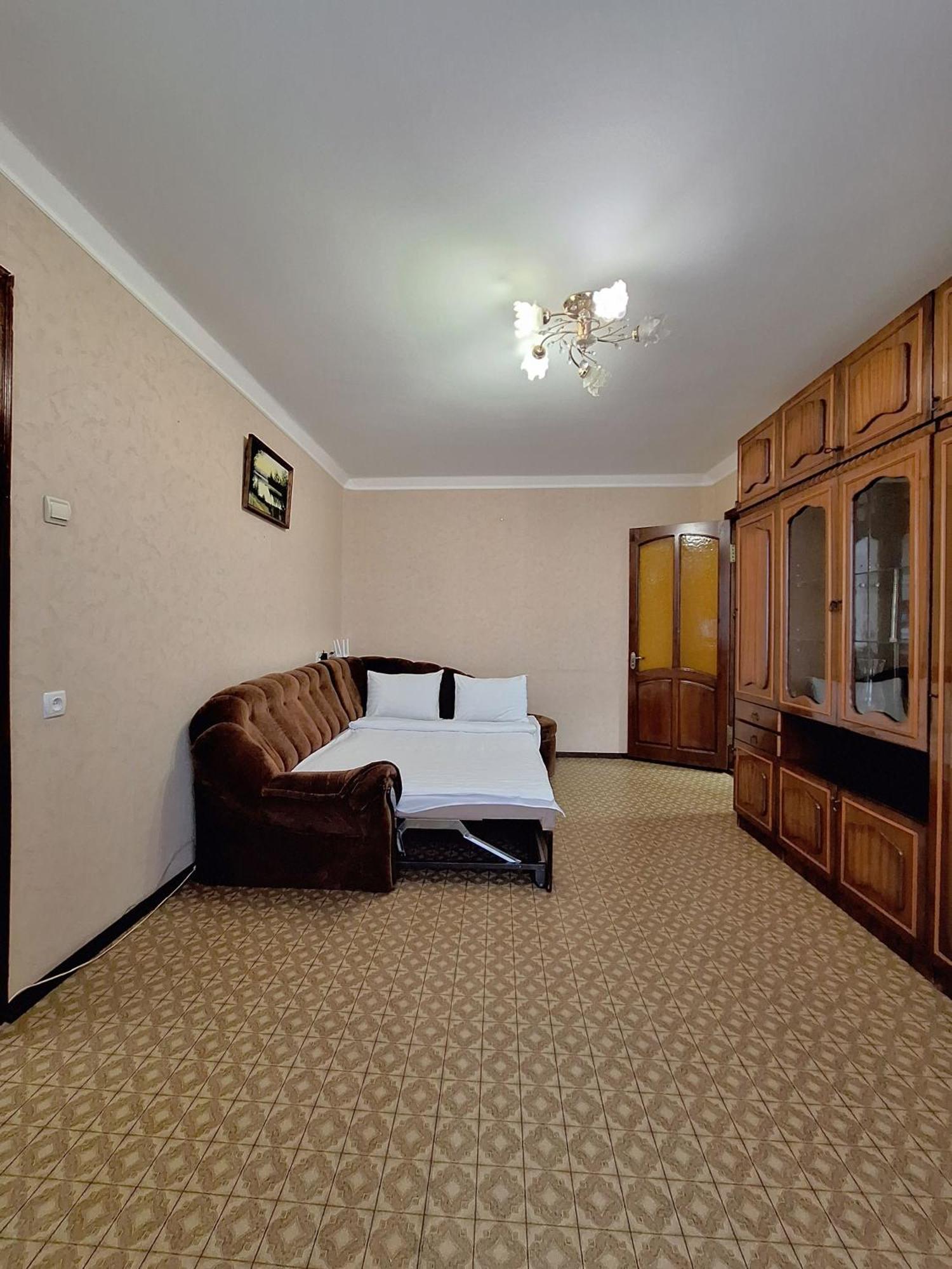 Alex Apartments: Balcony Rooms with Business-Friendly 24/7 Self Check-In Poltava Exterior photo